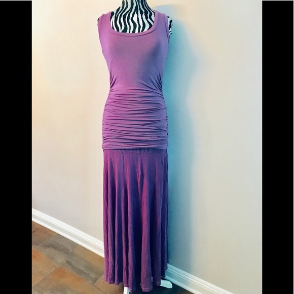 EUC 5  star Dress- ruched top -flowy skirt - Picture 1 of 6